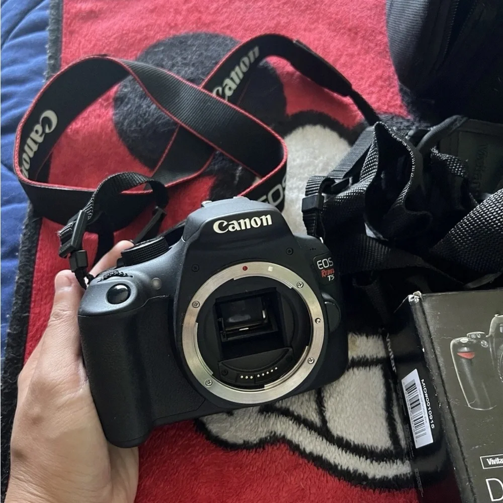 LIKE NEW CANON DIGITAL CAMERA KIT-EOS REBEL T5 EOS 1200D W/ FILTERS, LENS, ETC.
